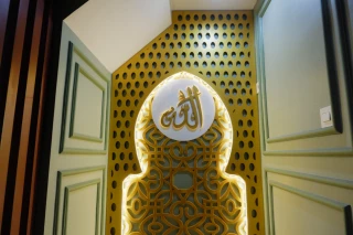 Mihrab Bawah Tangga - Sidoarjo